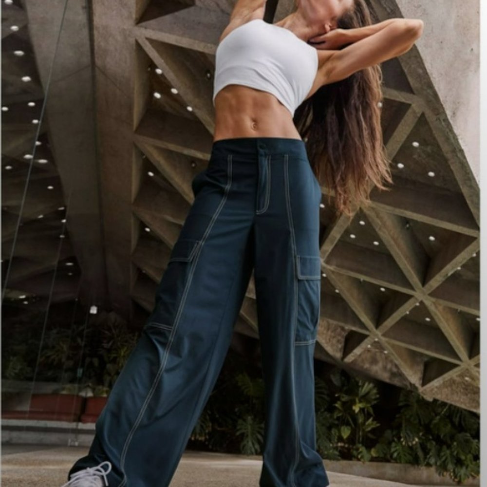 Athleta Pants Navy Blue Chelsea Utility Wide Leg Cargo High Rise Athletics 6 & 8